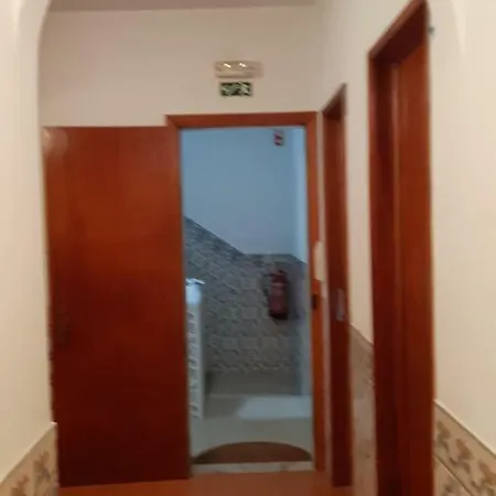 Alojamentos S.josé Pensión Atouguia Da Baleia