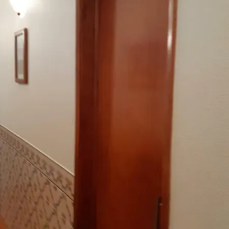 Alojamentos S.josé Pensión Atouguia Da Baleia