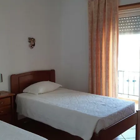 Alojamentos S.jose 게스트하우스 아토우기아다발레이아